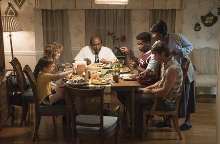 Costume design by Anette Cseri for the film Burden: a family gathered around a crowded dinner table